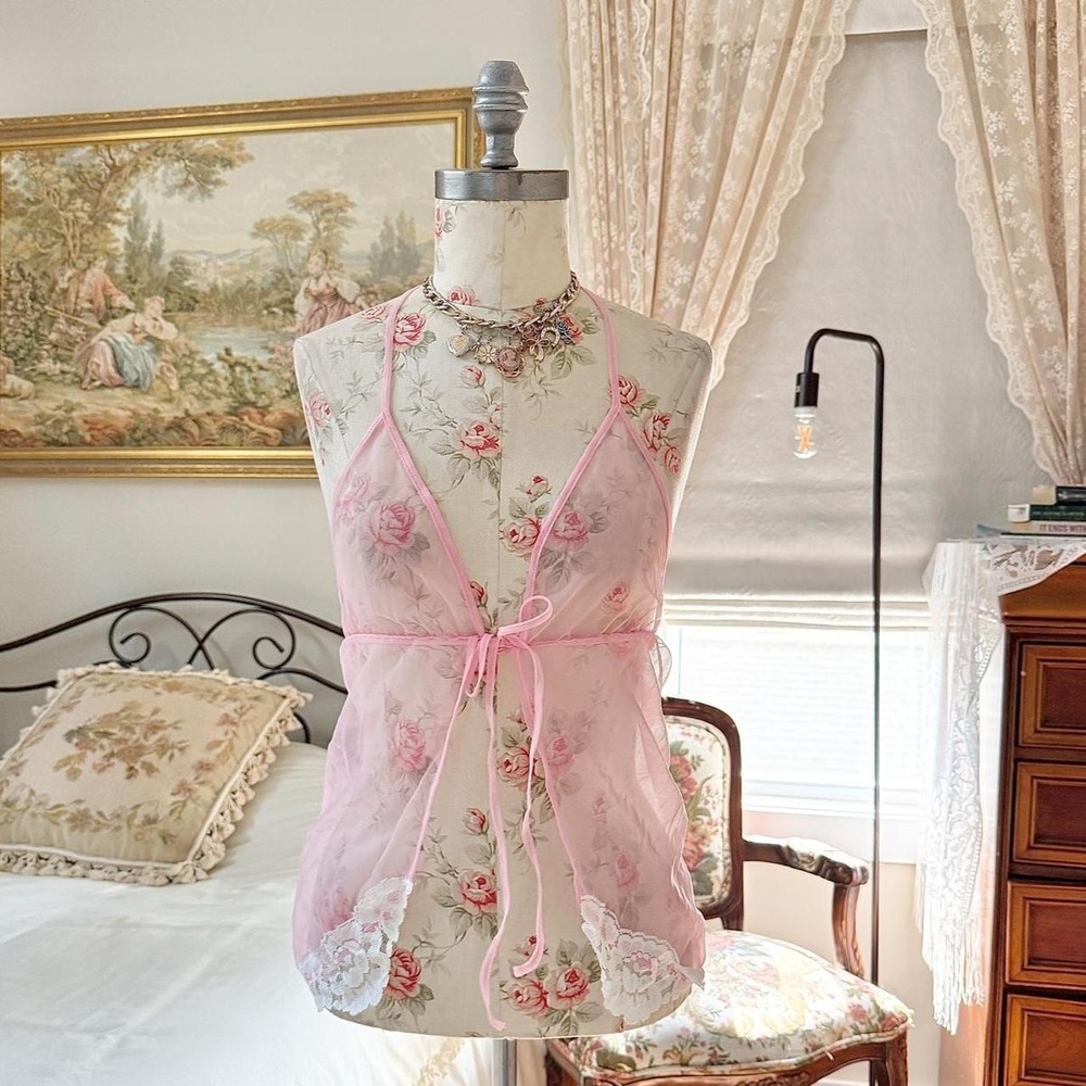 Vintage fits like a medium pink tie front lace trim babydoll camisole